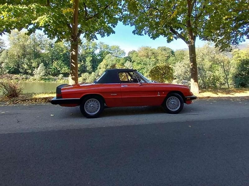 Usata Alfa Romeo Spider 128 CV (94 kW) 1986 Rosso Cabrio