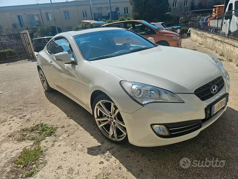 Usata Hyundai Genesis Sport 213 CV (156 kW) 2011 Bianco Coupé