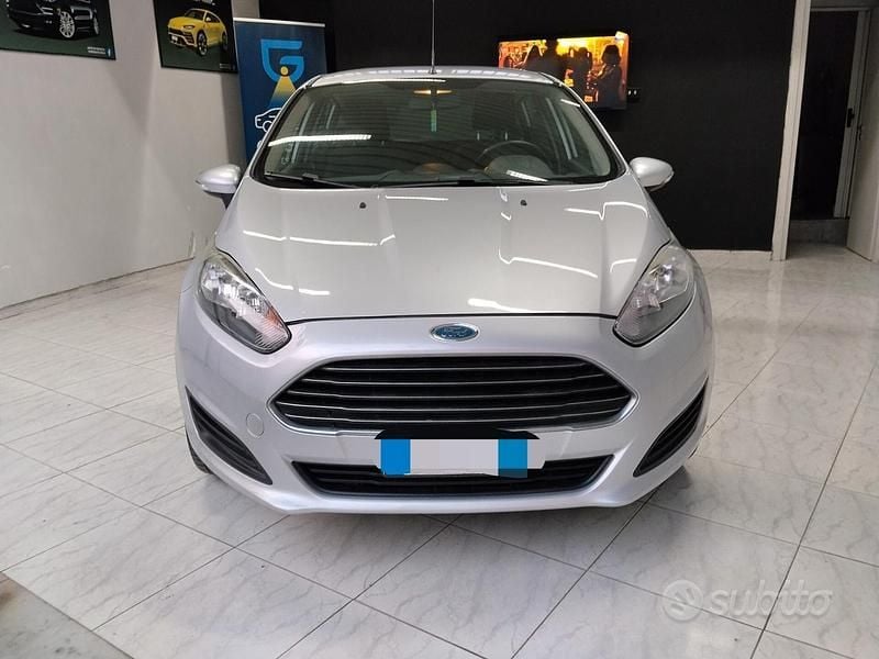 Usata Ford Fiesta 80 CV (58 kW) 2013 Grigio Utilitaria