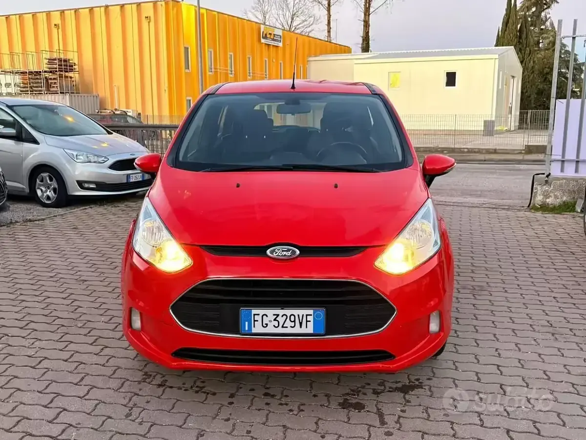 Usata Ford B-MAX Titanium 87 CV (63 kW) 2017 Rosso Monovolume