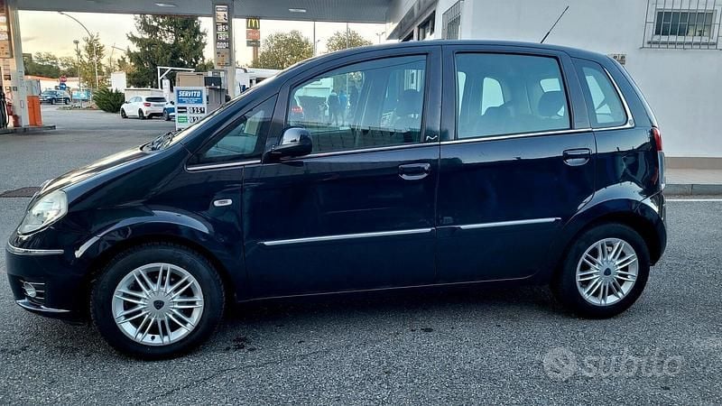 Usata Lancia Musa 77 CV (56 kW) 2011 Blu Monovolume