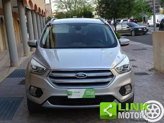 Usata Ford Kuga 150 CV (110 kW) 2018 Grigio SUV
