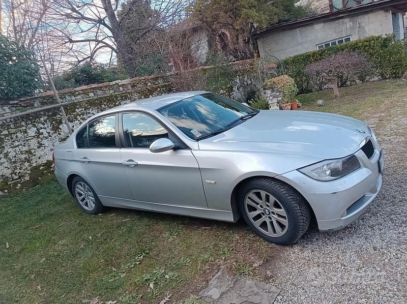 Grigio Usata 2006 BMW 320 Tre volumi | 2000 € - Immagine 1/4