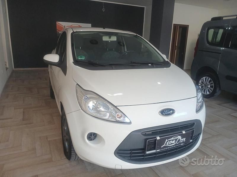 Bianco Usata 2011 Ford Ka Tre volumi | 4200 € (Buon prezzo) - Immagine 1/4