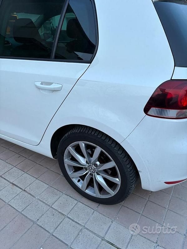 Usata VW Golf VI 122 CV (89 kW) 2009 Bianco Utilitaria