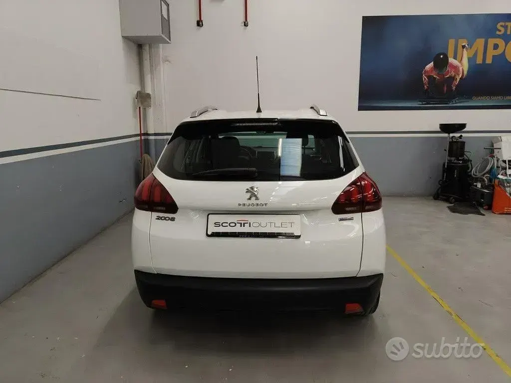 Usata Peugeot 2008 Active 82 CV (60 kW) 2017 Bianco SUV