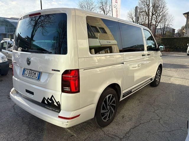Usata VW Multivan 150 CV (110 kW) 2022 Argento pastello Monovolume