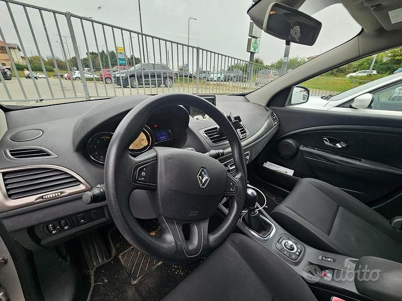 Usata Renault Mégane GrandTour 110 CV (80 kW) 2013 Grigio Station wagon