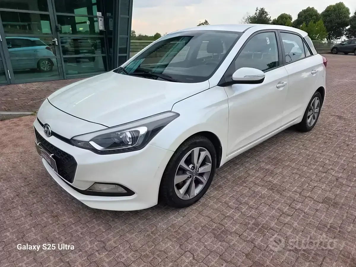 Usata Hyundai i20 84 CV (61 kW) 2015 Bianco Berlina