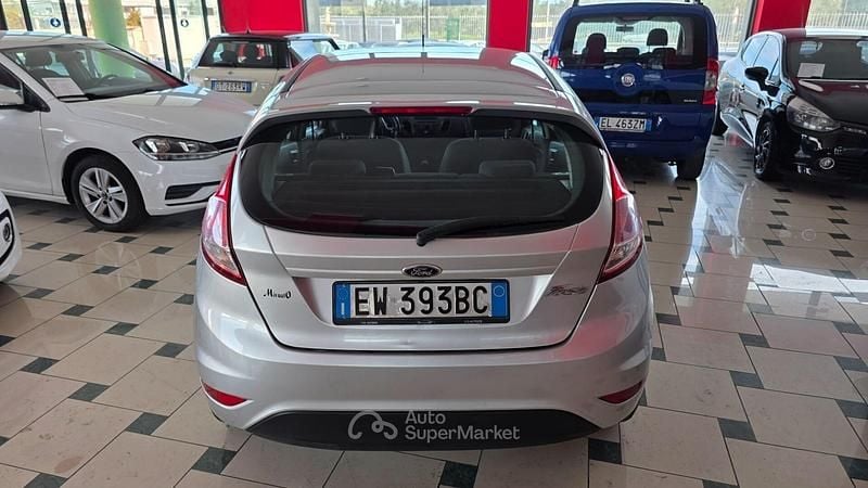 Usata Ford Fiesta Titanium 75 CV (55 kW) 2014 Argento Utilitaria