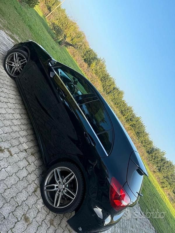 Usata Mercedes A180 109 CV (80 kW) 2016 Nero Utilitaria