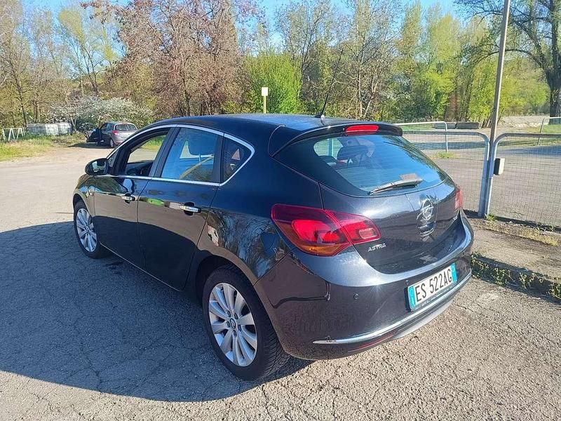 Usata Opel Astra Cosmo 110 CV (80 kW) 2013 Berlina
