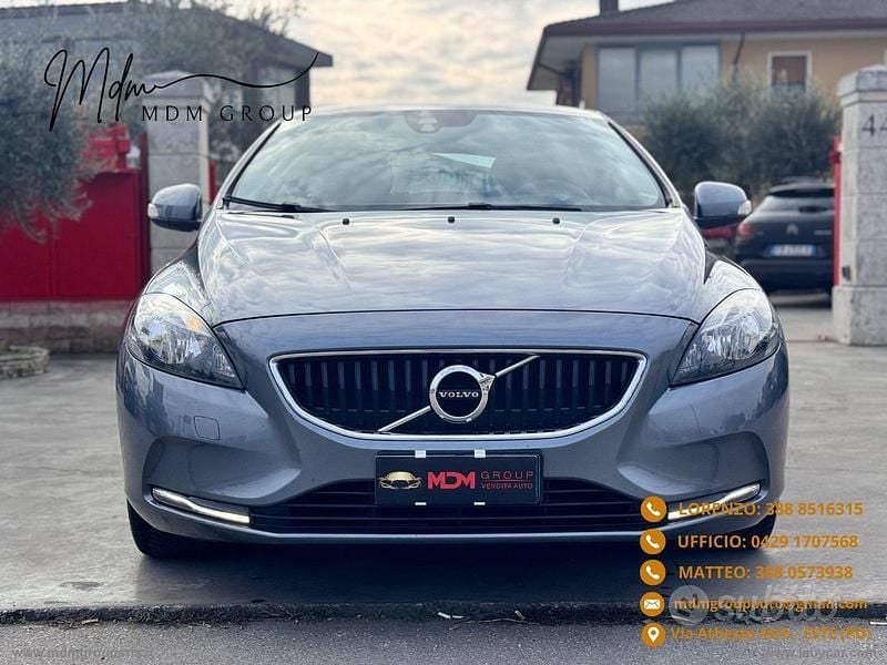 Usata Volvo V40 R-Design Momentum 119 CV (87 kW) 2016 Berlina