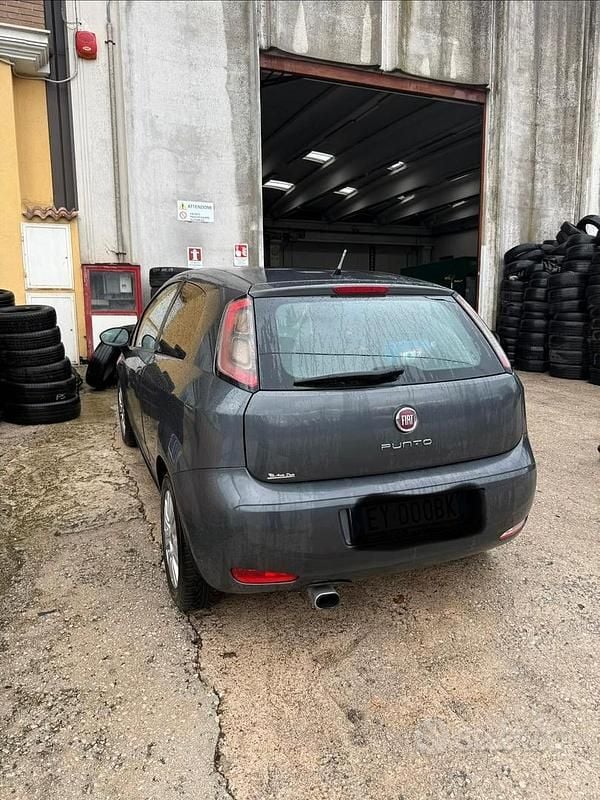 Usata Fiat Grande Punto 75 CV (55 kW) 2014 Grigio Utilitaria