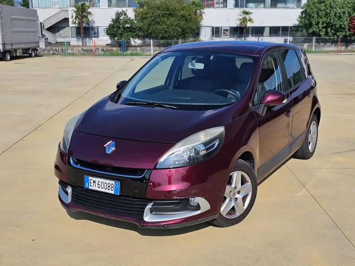 Usata Renault Scénic III 110 CV (80 kW) 2012 Prugna pearl Monovolume