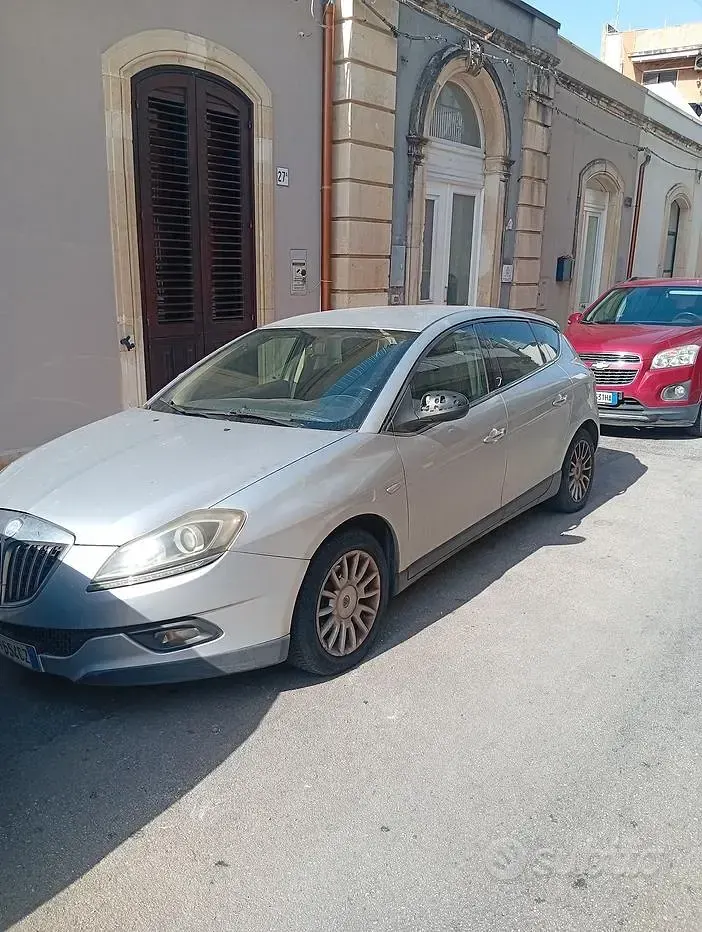 Usata Lancia Delta 120 CV (88 kW) 2009 Grigio Utilitaria