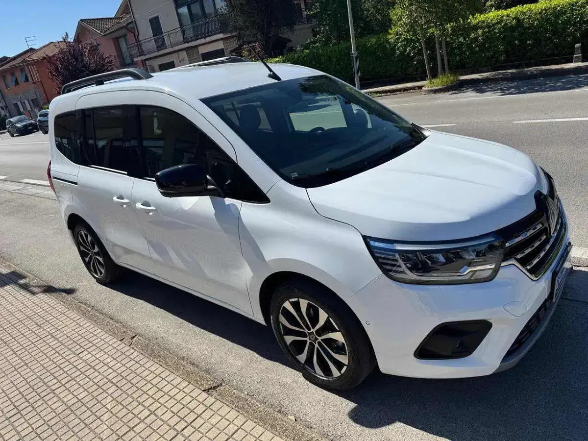 Usata Renault Kangoo Techno 95 CV (69 kW) 2025 Bianco Monovolume