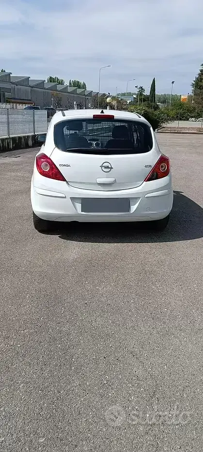 Usata Opel Corsavan 75 CV (55 kW) 2010 Bianco Utilitaria