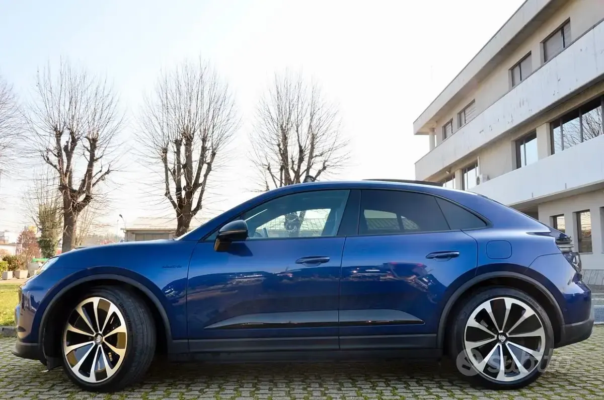 Usata Porsche Macan 144 kW (197 CV) 2024 Blu genziana SUV