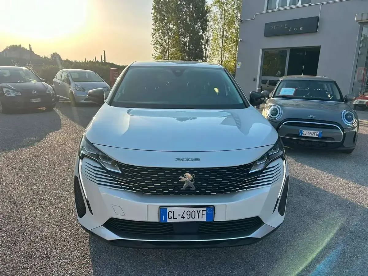 Usata Peugeot 3008 Allure 131 CV (96 kW) 2022 Bianco SUV