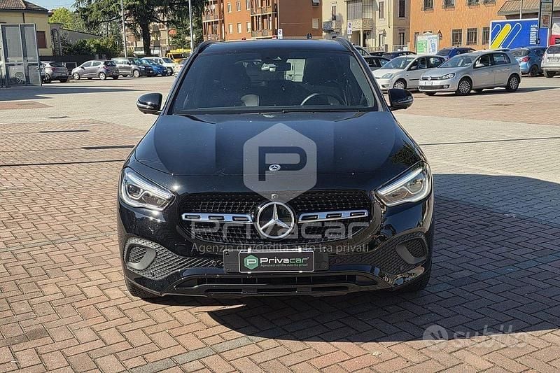 Usata Mercedes GLA180 136 CV (100 kW) 2023 Nero SUV