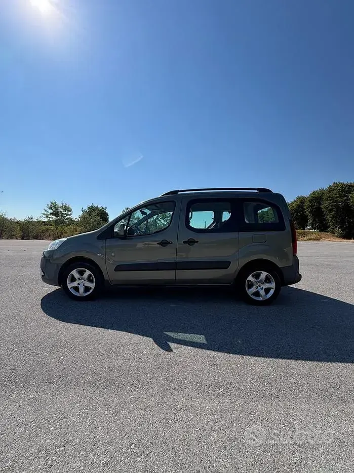 Usata Peugeot Partner Tepee Outdoor 115 CV (84 kW) 2012 Verde Monovolume