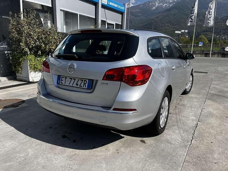Usata Opel Astra 110 CV (80 kW) 2014 Argento Station wagon