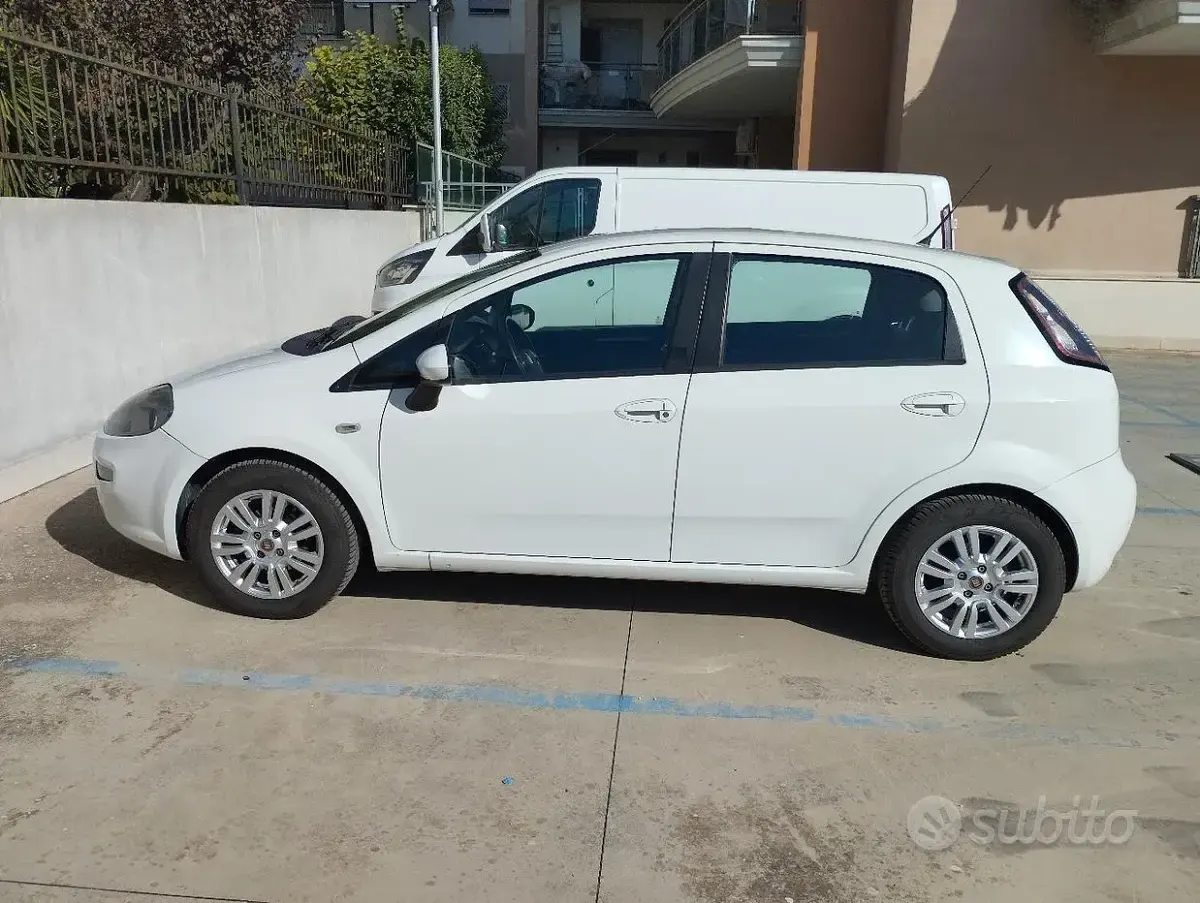 Usata Fiat Grande Punto 75 CV (55 kW) 2015 Bianco Utilitaria