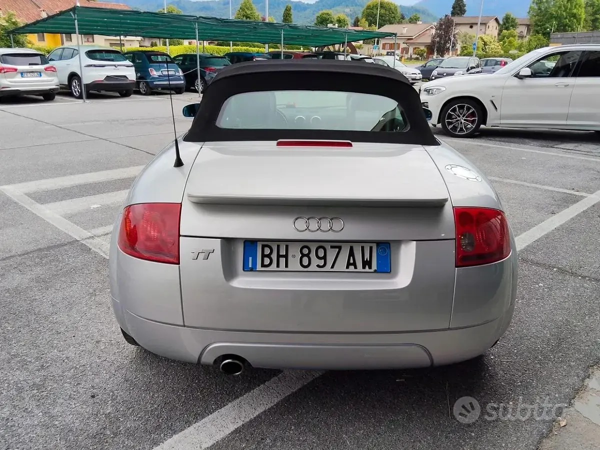 Usata Audi TT Roadster 179 CV (131 kW) 2000 Grigio Cabrio