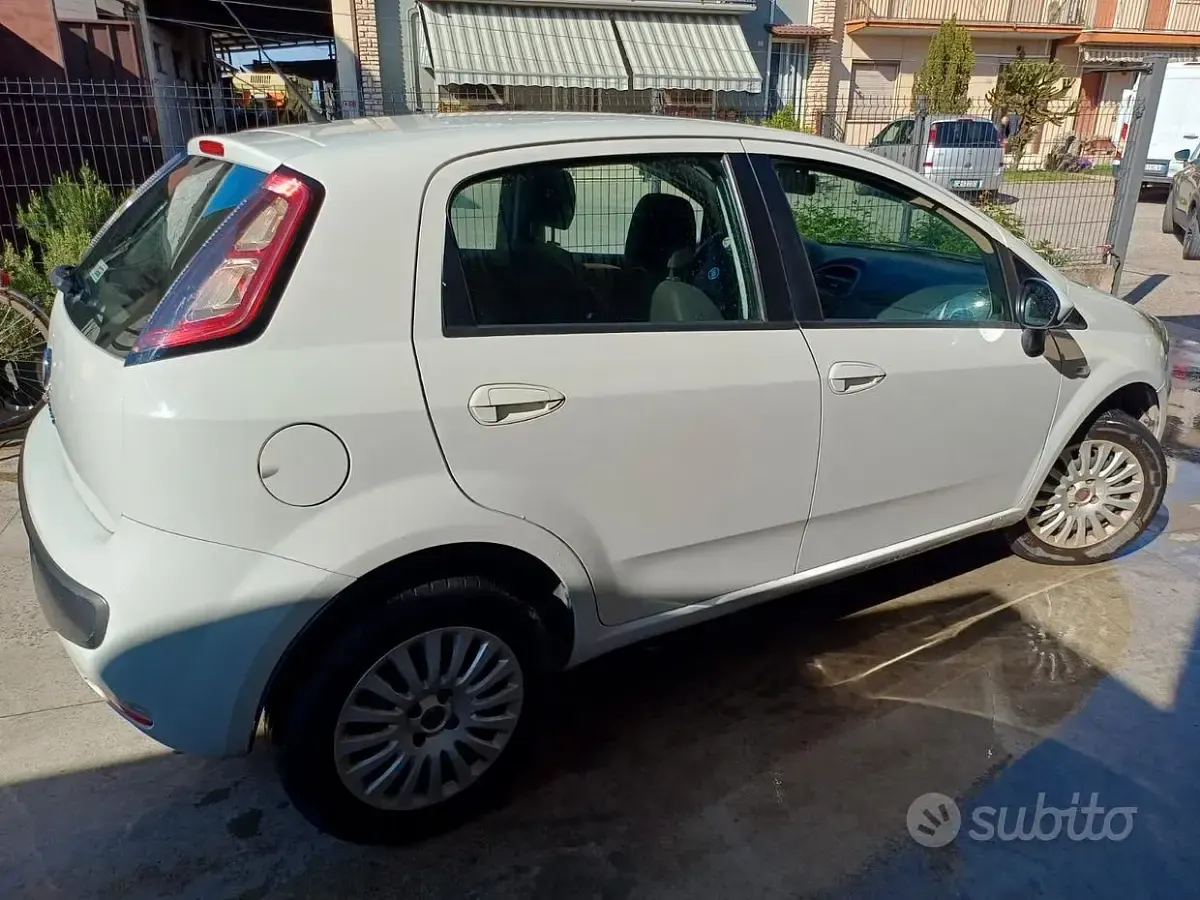 Usata Fiat Punto Evo 77 CV (56 kW) 2012 Bianco Utilitaria