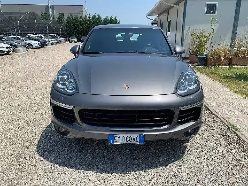 Usata Porsche Cayenne 250 CV (183 kW) 2015 Grigio SUV