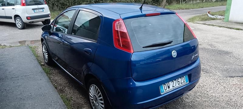 Usata Fiat Grande Punto Dynamic 90 CV (66 kW) 2007 Blu Utilitaria