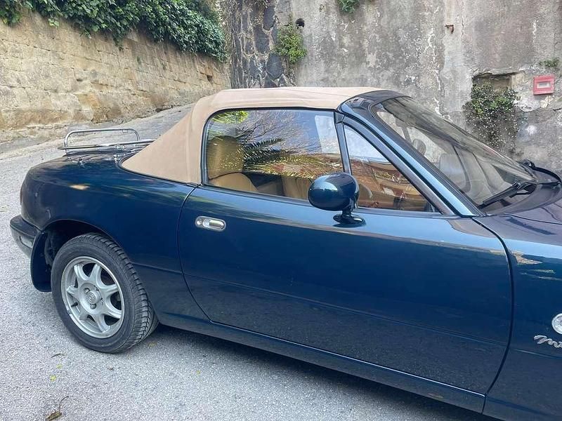 Usata Mazda MX5 90 CV (66 kW) 1996 Blu/azzurro Cabrio