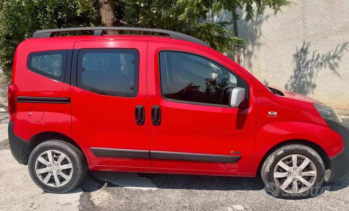 Usata Peugeot Bipper Family 75 CV (55 kW) 2012 Rosso Monovolume