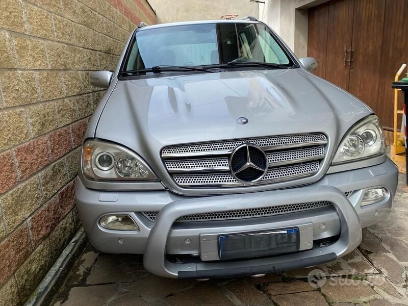 Grigio Usata 2005 Mercedes ML270 SUV | 5000 € (Buon prezzo) - Immagine 1/4