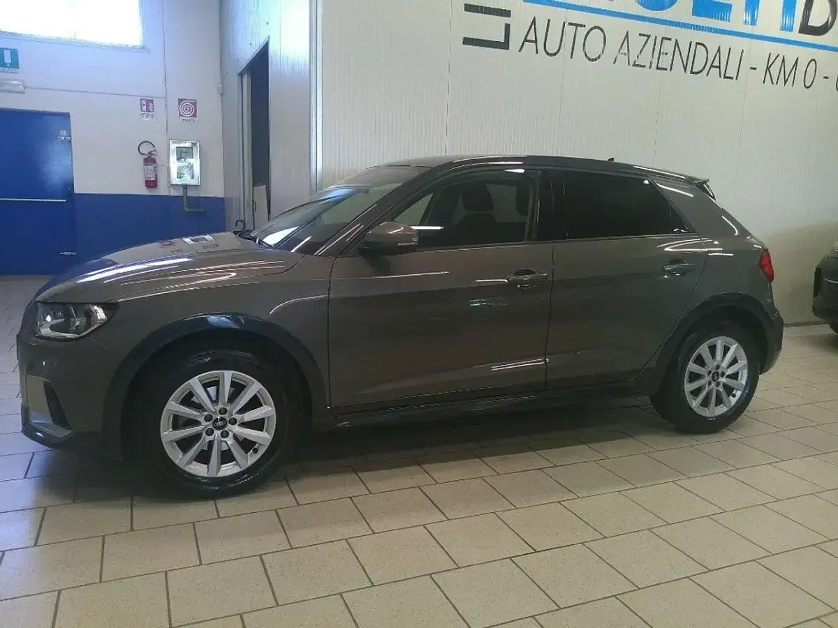Usata Audi A1 Admired 95 CV (69 kW) 2023 Grigio crono tetto nero metallizzato SUV