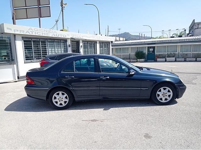 Usata Mercedes C220 143 CV (105 kW) 2002 Blu/azzurro(met.) Station wagon