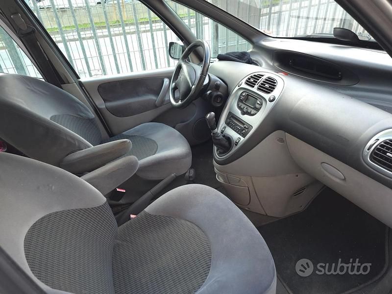 Usata Citroën Xsara Picasso 90 CV (66 kW) 2008 Grigio Monovolume
