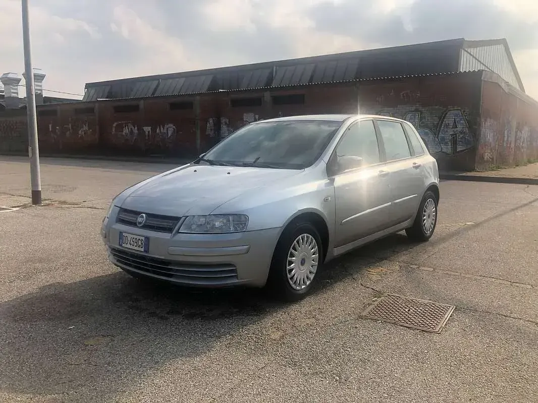 Usata Fiat Stilo 109 CV (80 kW) 2006 Argento Berlina