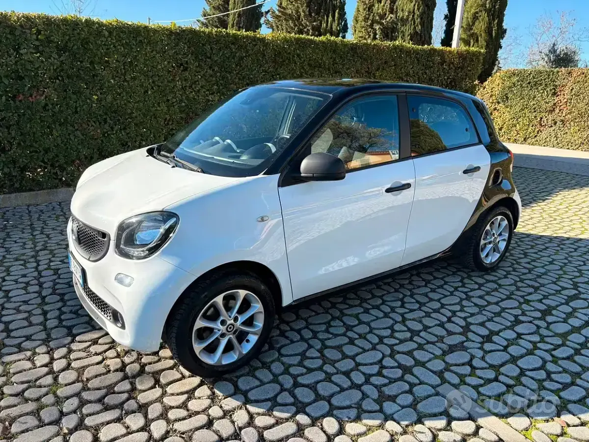Usata Smart ForFour Passion 71 CV (52 kW) 2016 Bianco Utilitaria