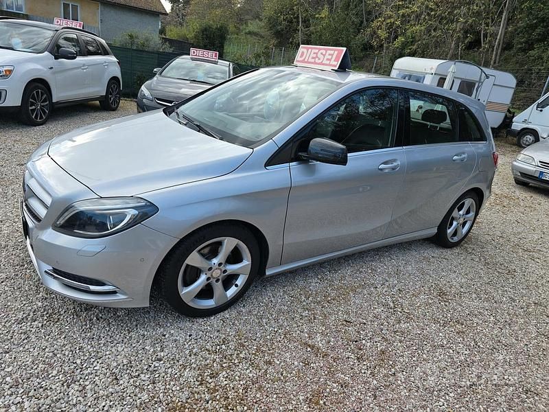 Usata Mercedes B200 Premium 136 CV (100 kW) 2013 Grigio Utilitaria