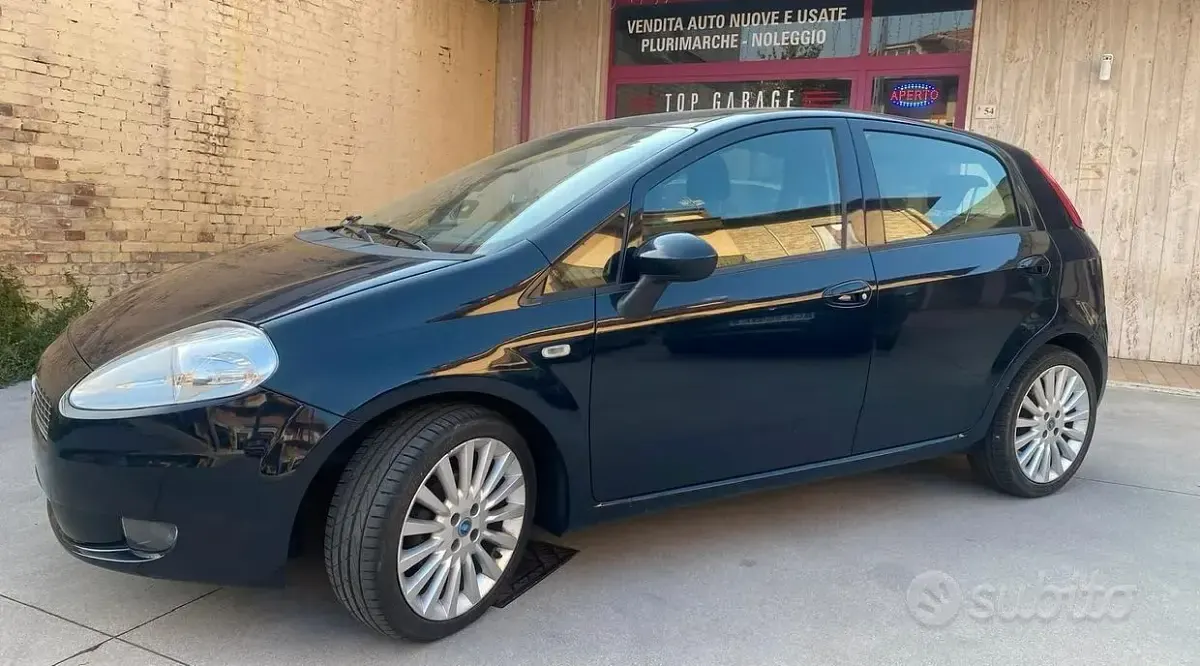 Usata Fiat Punto Easy 75 CV (55 kW) 2012 Bluazzurro Utilitaria
