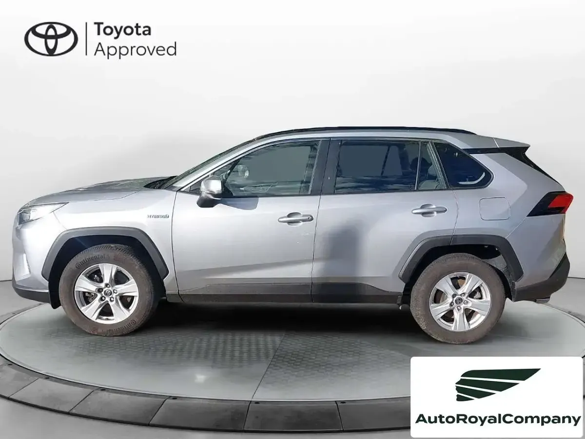 Second-hand Toyota RAV4 Hybrid Active 222 CP (163 kW) 2021 Argintiu SUV