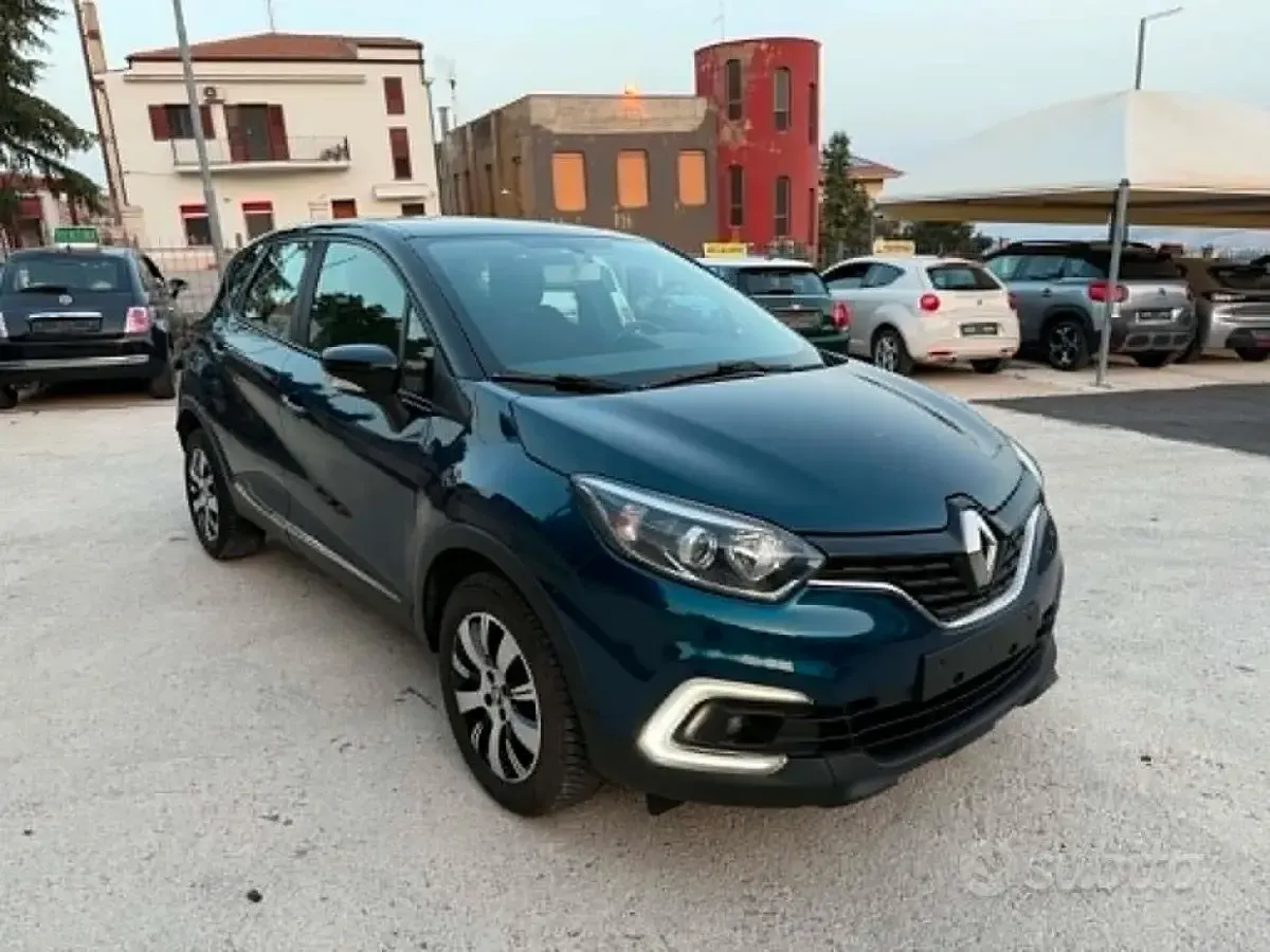 Usata Renault Captur Zen 90 CV (66 kW) 2018 Bluazzurro SUV