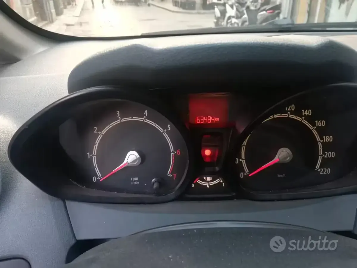 Usata Ford Fiesta 82 CV (60 kW) 2009 Grigio Berlina