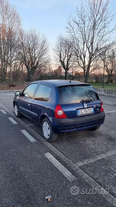 Usata Renault Clio II 2001 Berlina