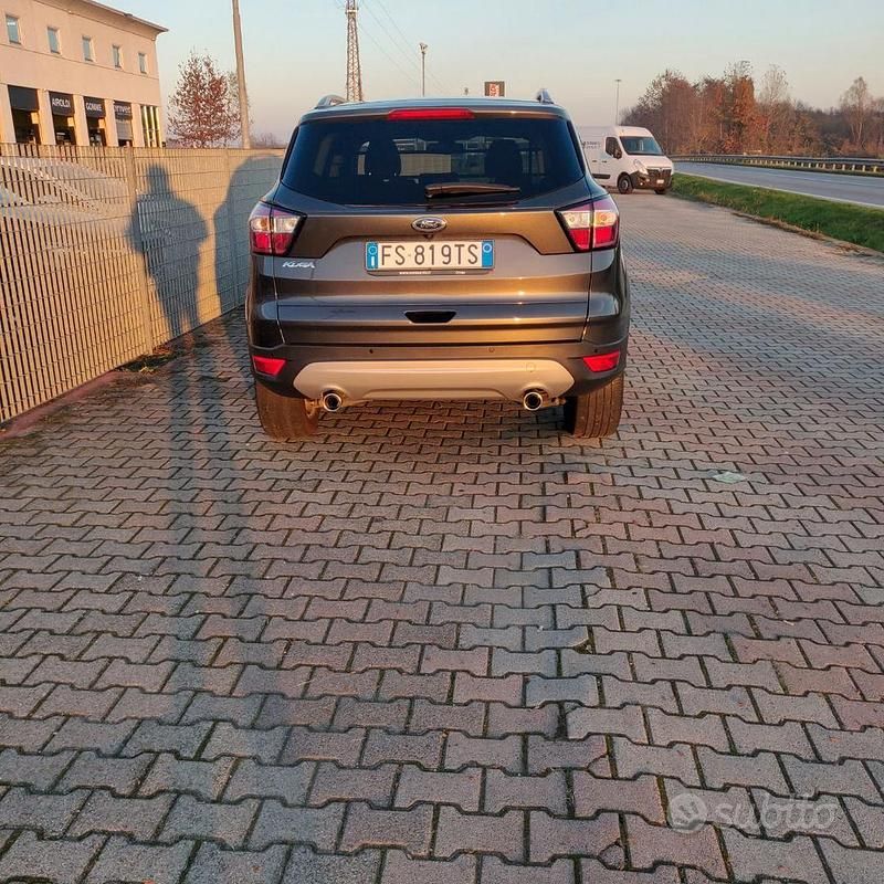 Usata Ford Kuga Business Edition 120 CV (88 kW) 2018 Grigio SUV