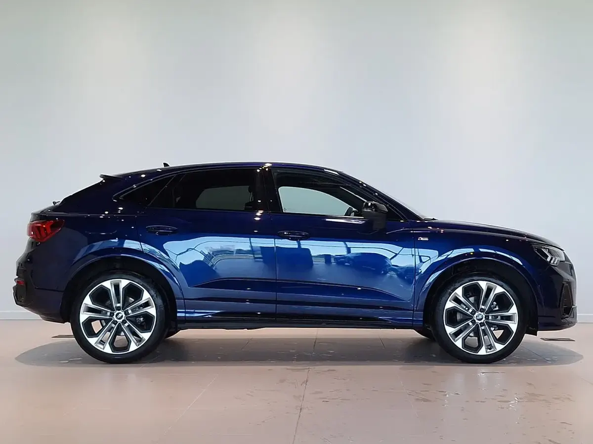 Usata Audi Q3 Sportback Exclusive 150 CV (110 kW) 2023 Blu SUV