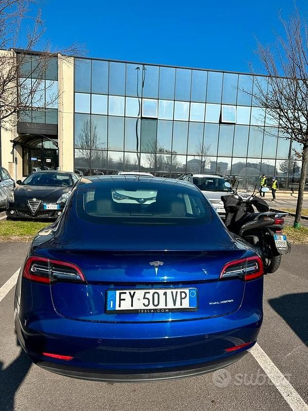 Usata Tesla Model 3 Long Range AWD 366 kW (498 CV) 2020 Blu Berlina