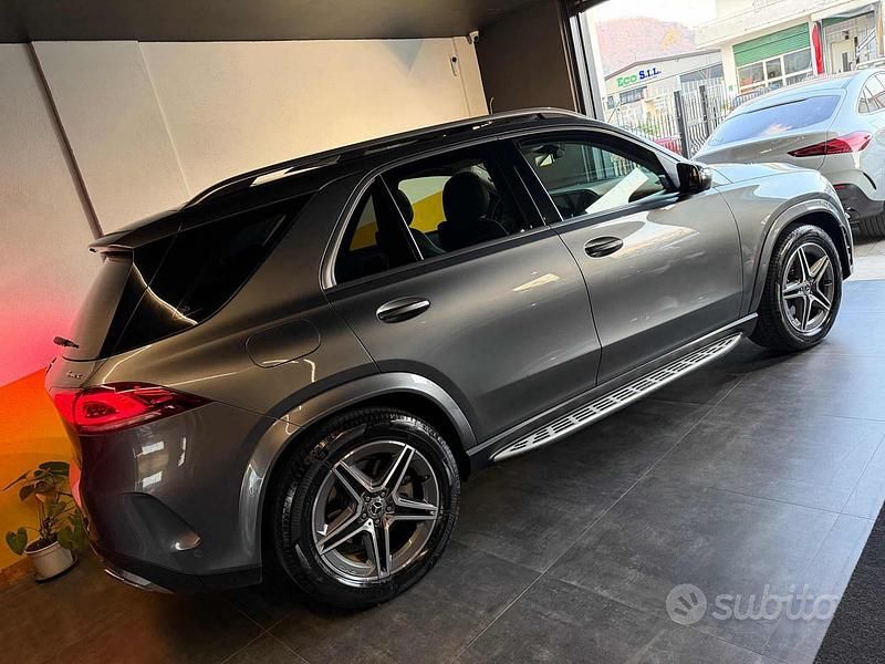 Usado Mercedes GLE300 Premium 272 CV (200 kW) 2023 Gris SUV